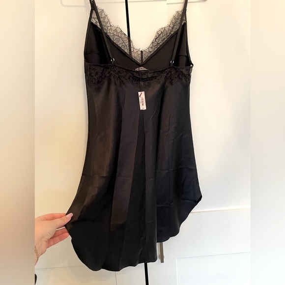 NWT Victoria’s Secret black lace silk teddy slip, size medium - Picture 2 of 5